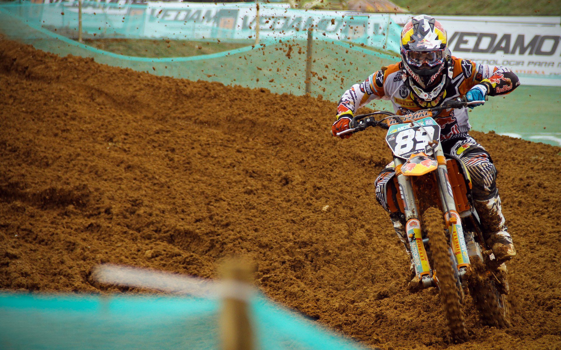 “生死瞬间:赛场上的危险时刻与救援奇迹”,生死瞬间视频集锦