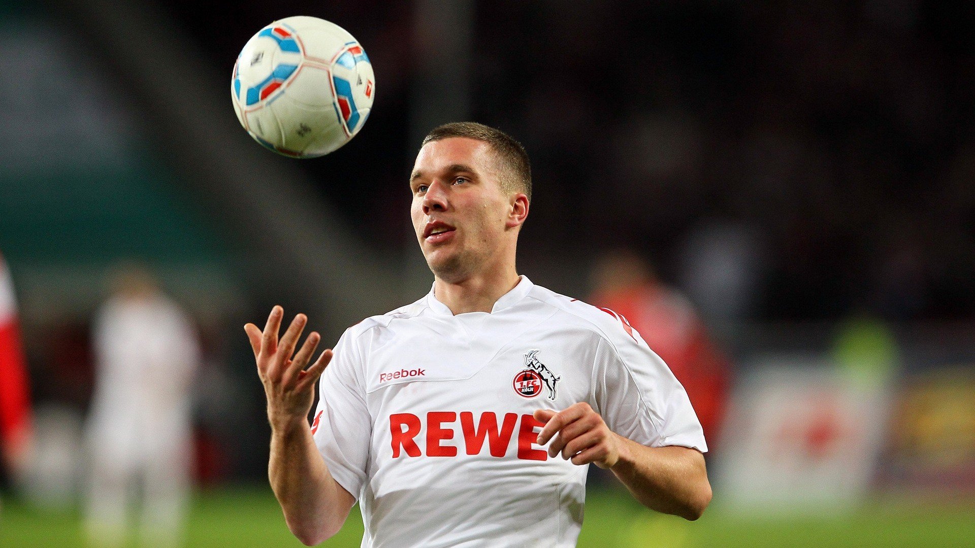 “监测运动员心理状态：团队压力管理的科技新策略”，运动员心理测试