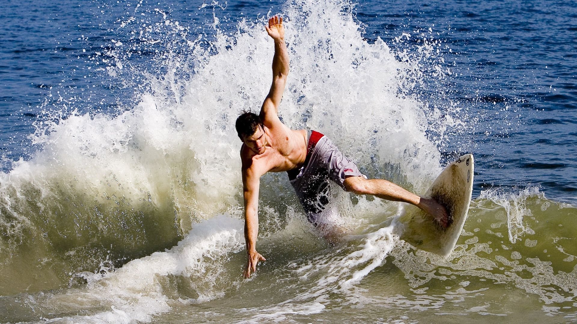 “监测运动员心理状态：团队压力管理的科技新策略”，运动员心理测试