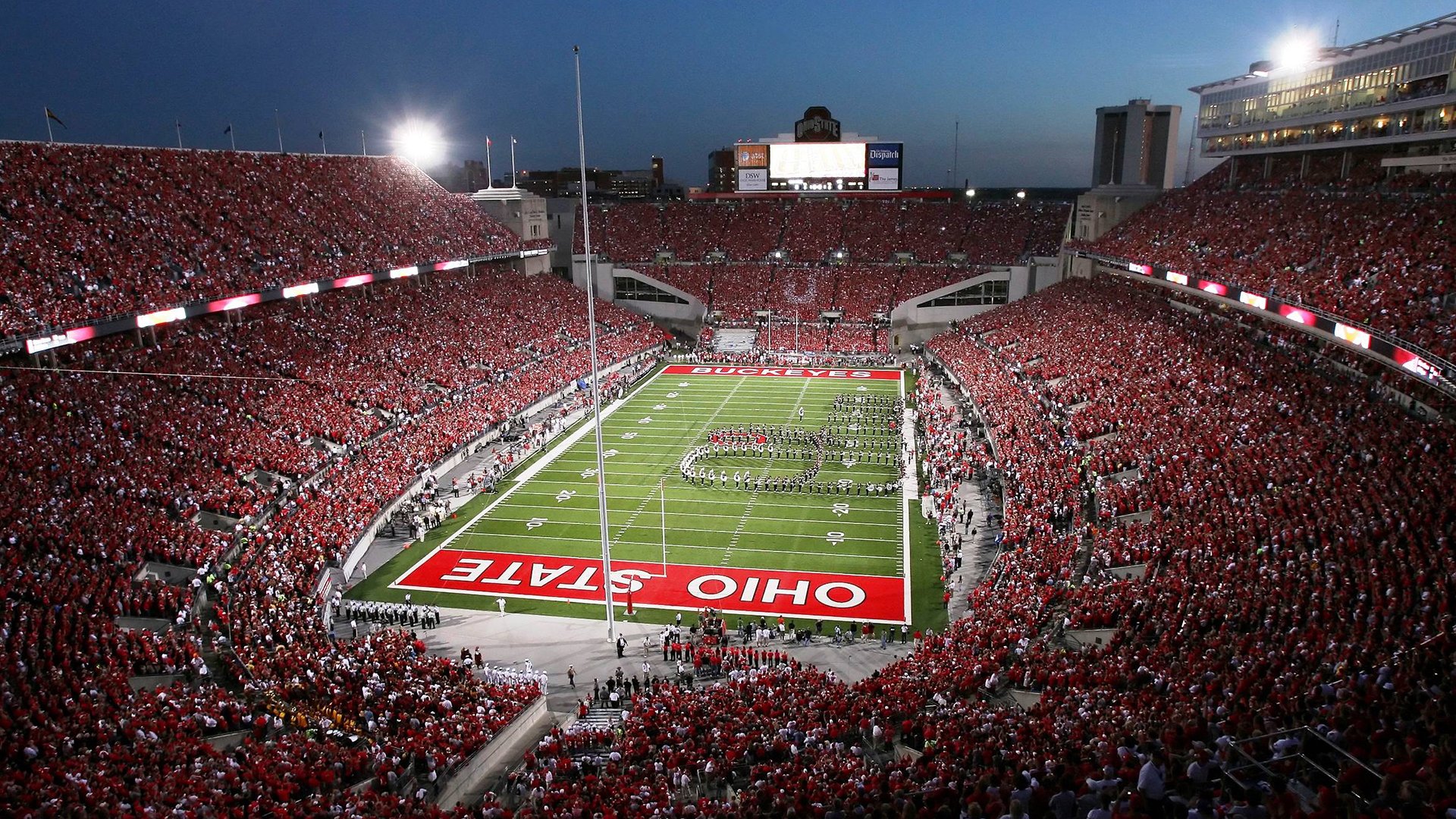 史上最“炫酷”的长距离三分:库里在对爵士比赛中投出41英尺的绝杀!